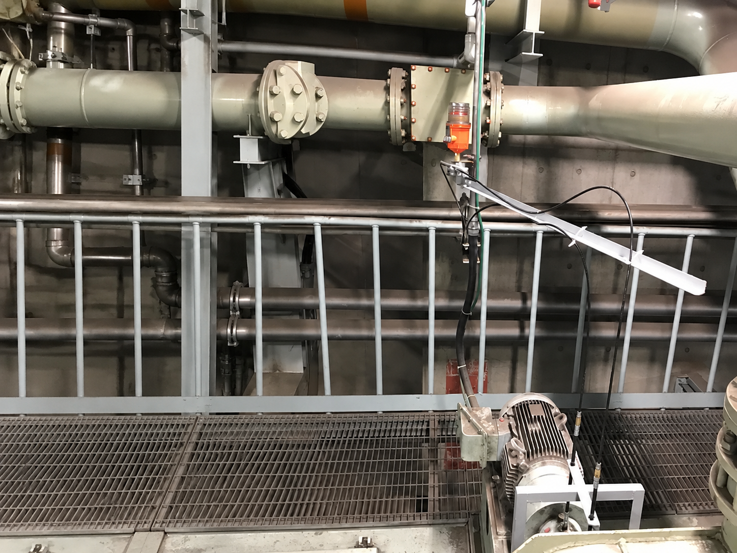 電動機の軸受けの給脂